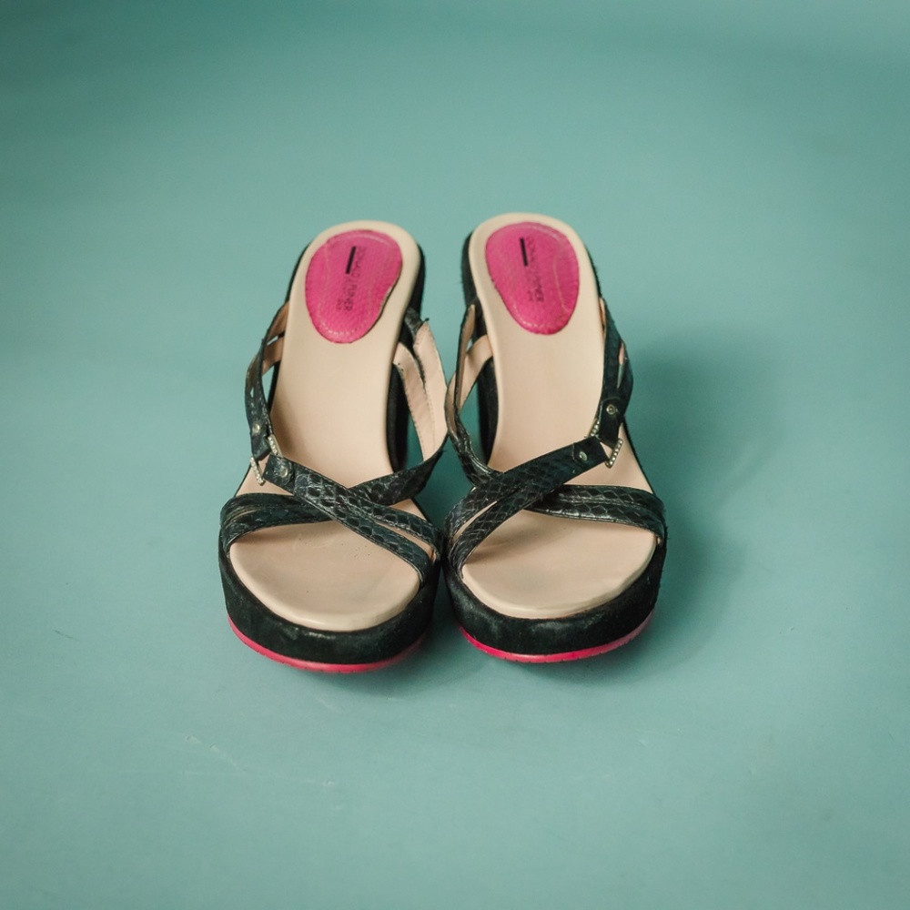 Donald J Pliner 9.5 Black Pink Suede Wedge Sandals - Picture 2 of 6